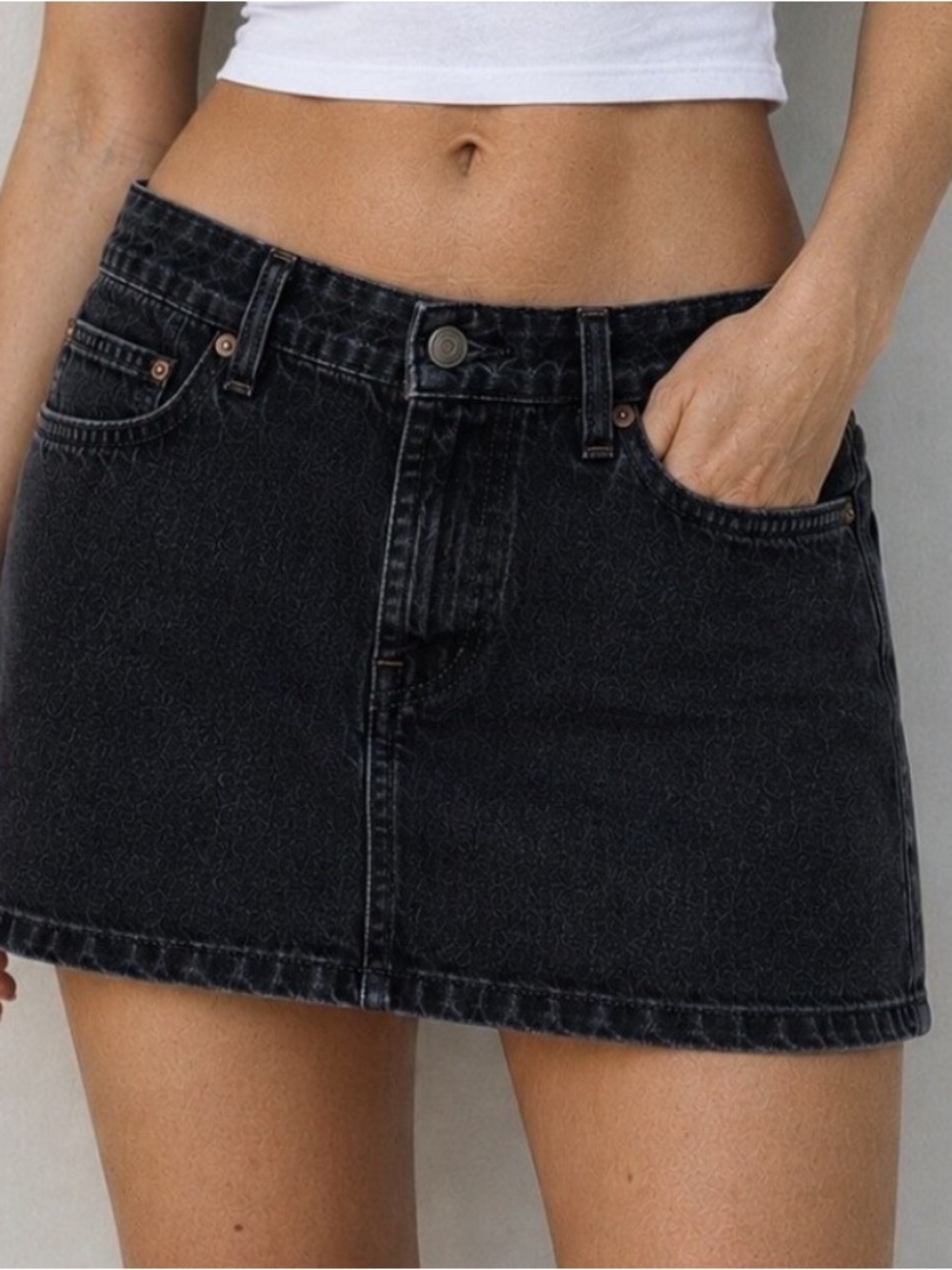 Aritzia Denim Forum 90s Ricci Skirt size 25